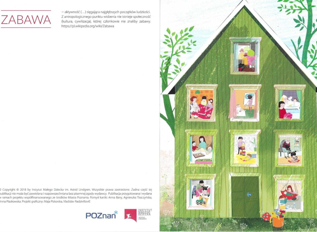 kartka z namalowanym zielonym domem, widac okna, a w nich bawiące się dzieci